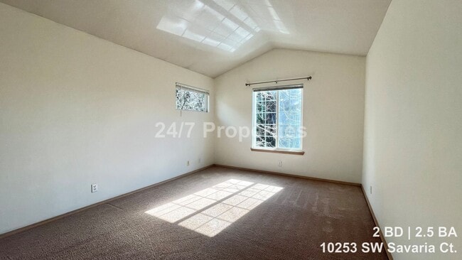 Building Photo - Spacious 2 BD | 2.5 BA Townhome w/ Vaulted Ceilings - Beaverton