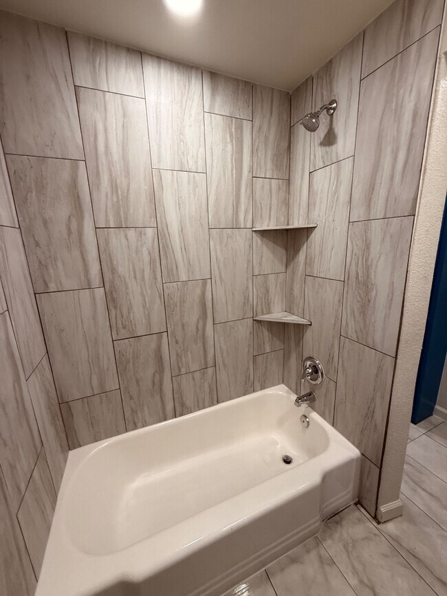 Building Photo - 4200 Gram Ln