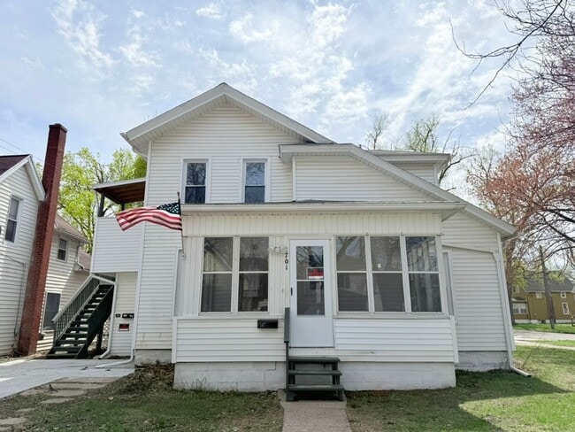 Building Photo - 1701 E Ganson St