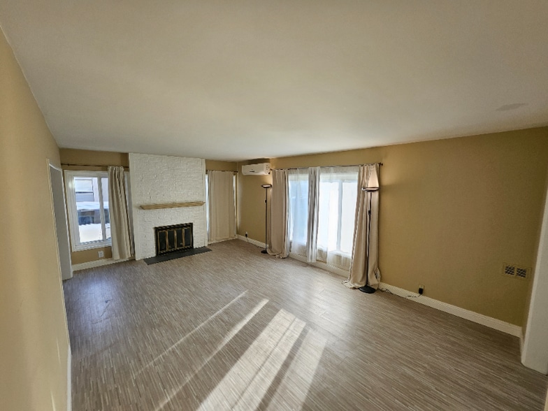 Building Photo - 354 N Toland Ave
