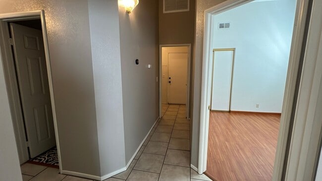 Building Photo - West Palmdale Home