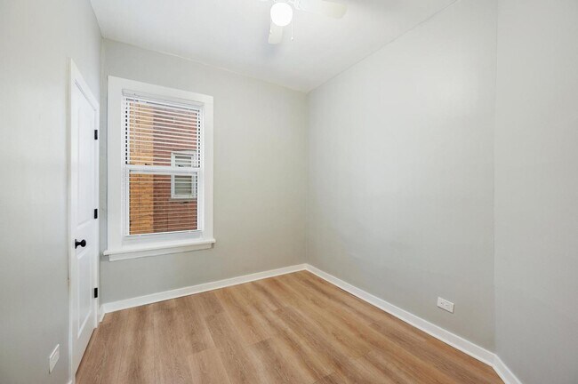 Building Photo - 3966 W Grand Ave