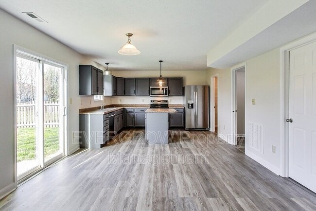 Building Photo - 839 Stonehurst Dr