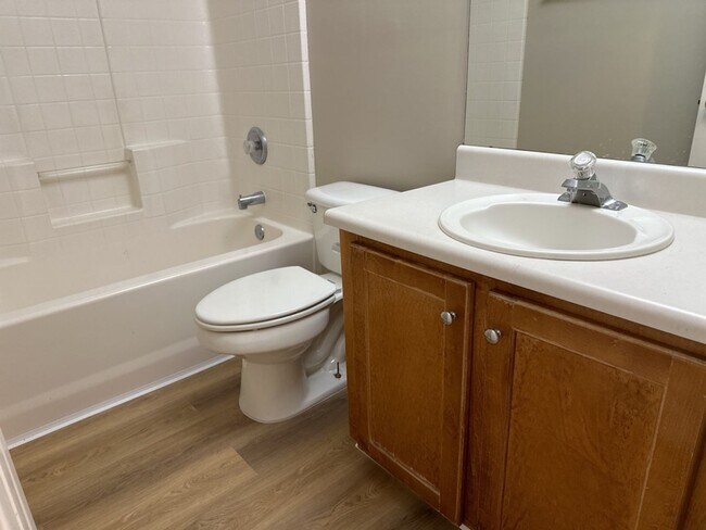 Building Photo - 247 Laurel Hill Cir