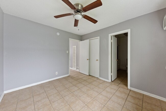 Building Photo - 3906 Video St