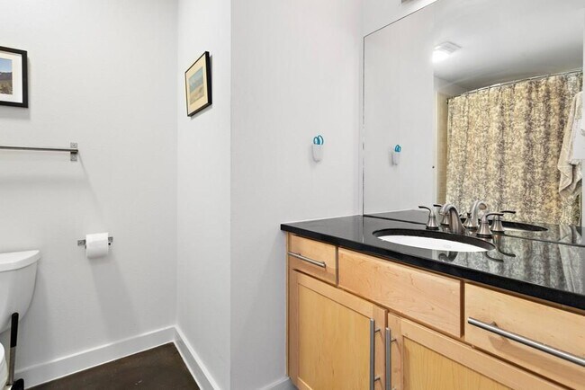 Building Photo - 1601 E Cesar Chavez St