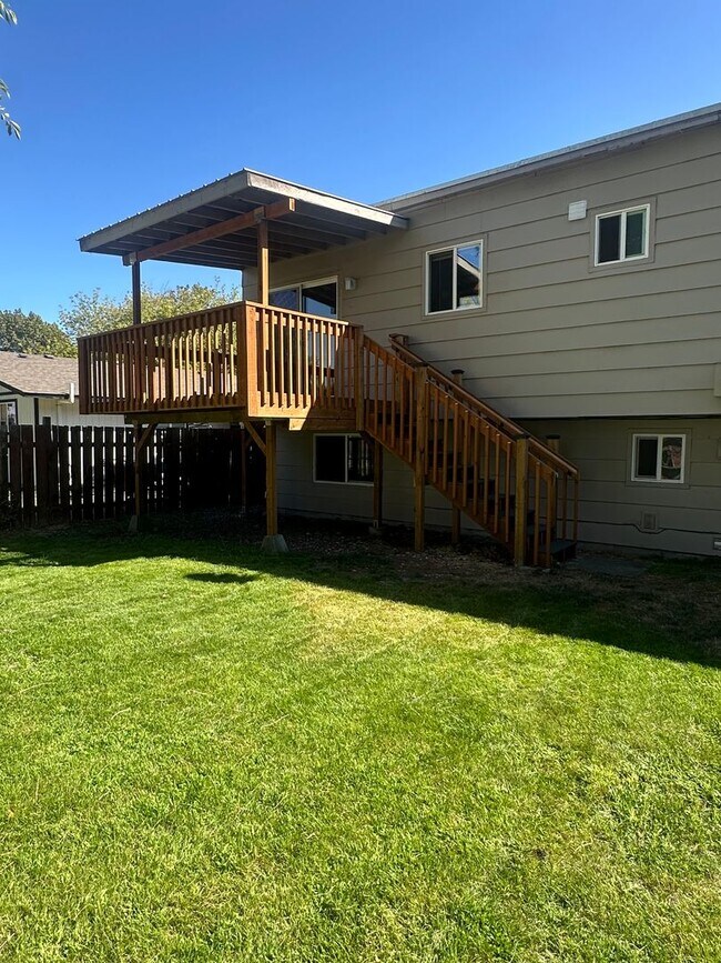 Building Photo - 1352