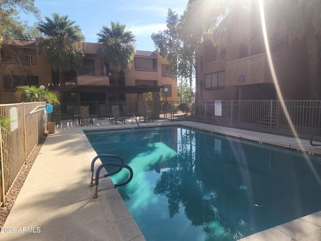 Building Photo - 2625 E Indian School Rd