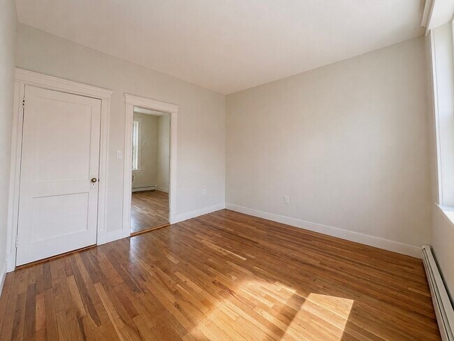 Building Photo - 15 Colborne Rd