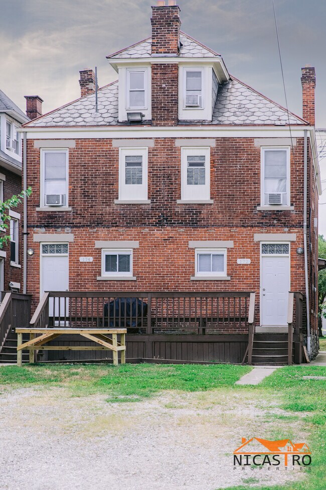 Building Photo - 172 E 11th Ave
