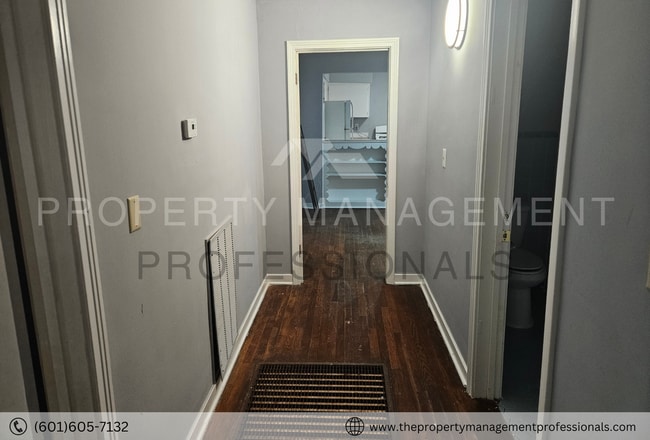 Building Photo - 2871 Fairhill Dr