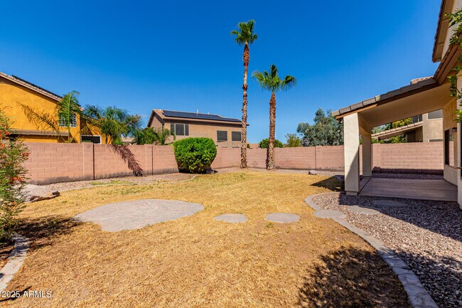 Building Photo - 2302 E Torrey Pines Pl