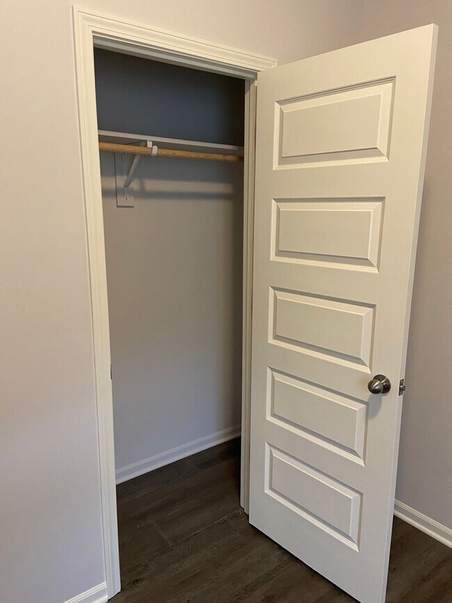 Building Photo - DON’T WAIT — PRE-LEASING NOW! 3 Bed + 2 Bath Home in Oak Wood