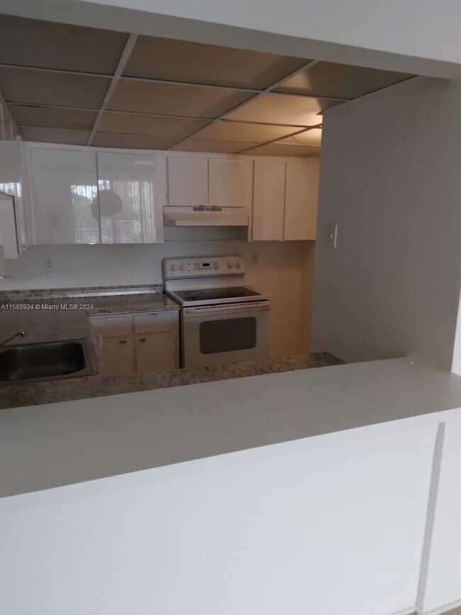 Building Photo - 6950 Miami Gardens Dr