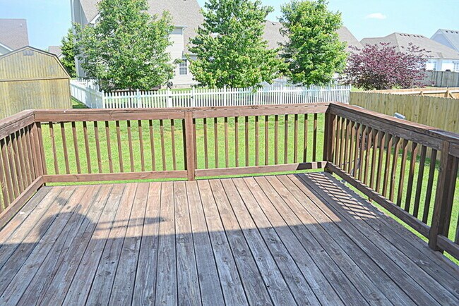 Building Photo - Three Bedroom with Bonus Room in Arbour Green South!
