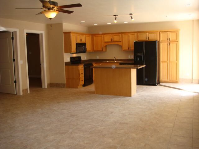 Building Photo - 806 Cherry St