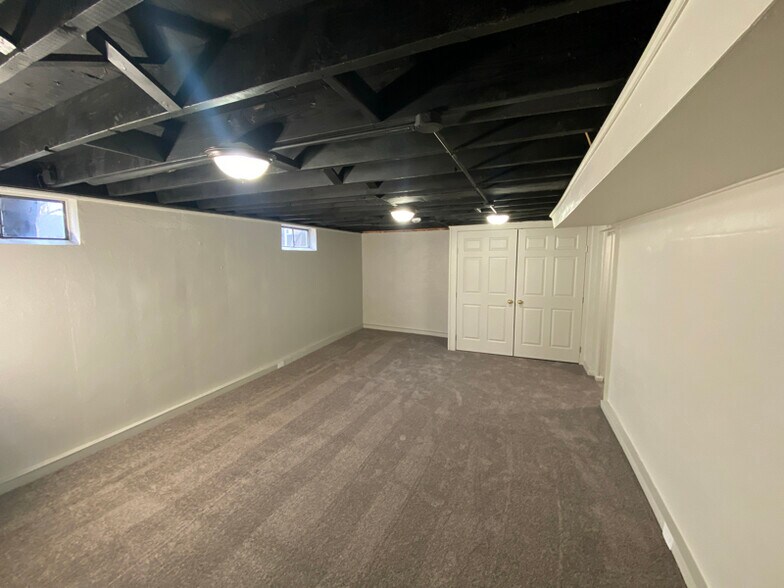 Building Photo - 6210 Franklin Ave