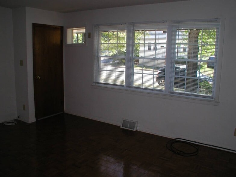 Building Photo - 29 Knapp Ave