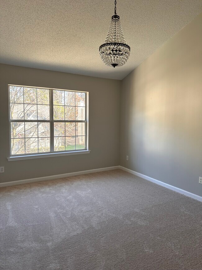 Building Photo - 213 Trailview Dr