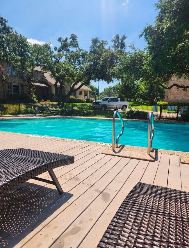 Building Photo - Charming 3BR condo in Austin