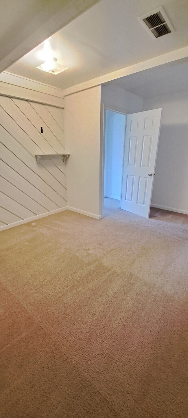 Building Photo - 102 Berwick Cir