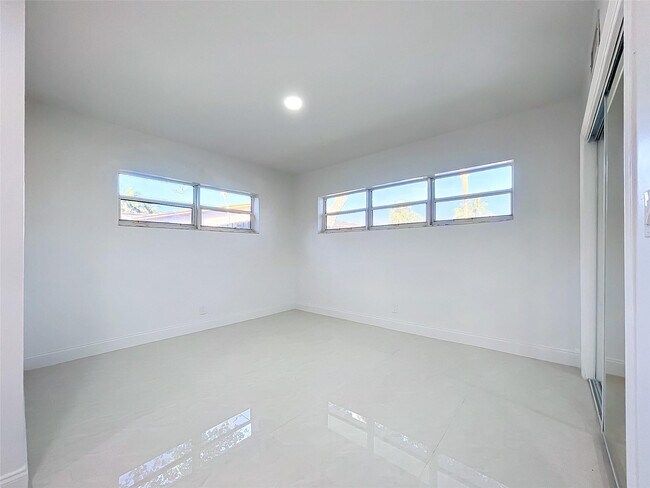 Building Photo - 2836 NW 11th Ave