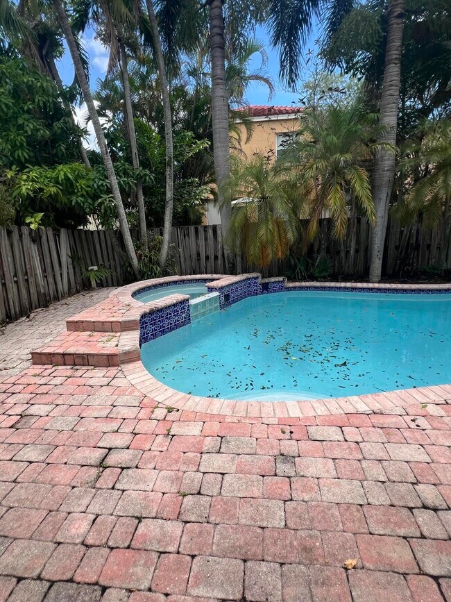Building Photo - 315 NW 158th Ln