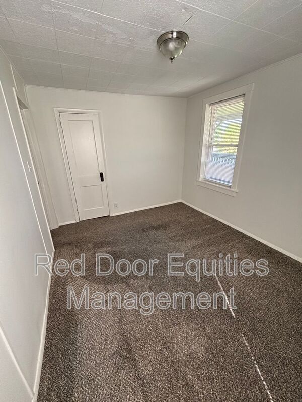 Building Photo - 403 1/2 W Wheeling St