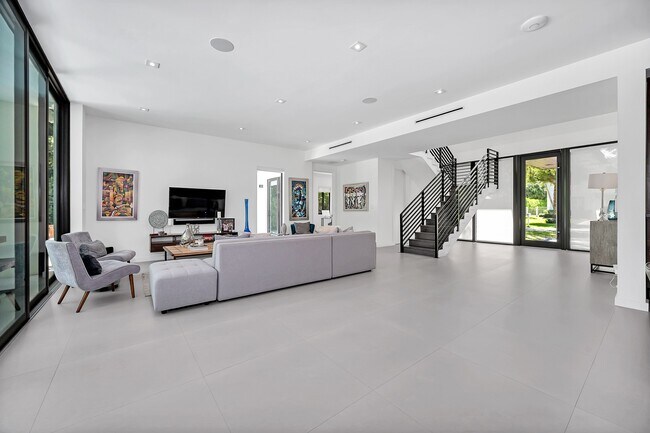 Building Photo - 5921 SW 87th St