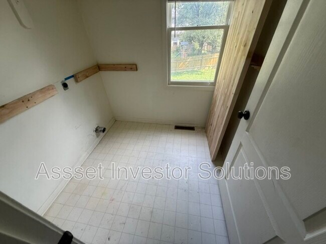 Building Photo - 8004 W 144th Pl