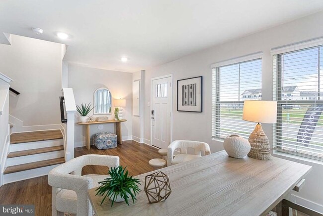 Building Photo - 207 MATILDA