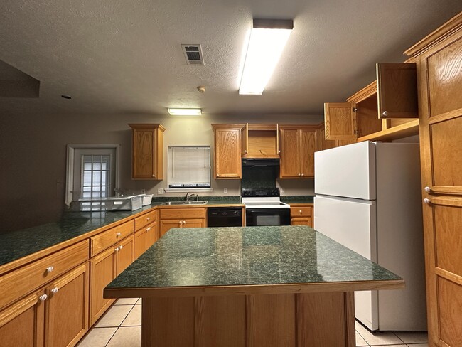 Building Photo - 1233 Port Arthur Terrace