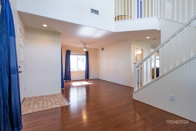 Building Photo - SF 3BR/2.5BA/2car garage in Ocean Pointe w...