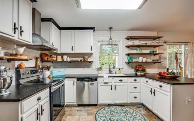 Building Photo - Spacious 4BR Fredericksburg Home with Garage, Fenced Yard & EV Charger