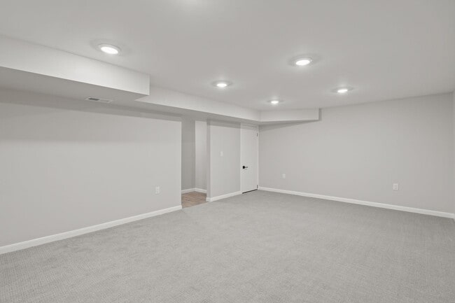 Building Photo - 815 N Roosevelt Ave