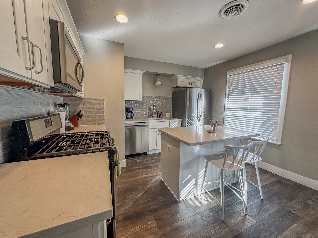 Building Photo - 5532 N Haight Ave