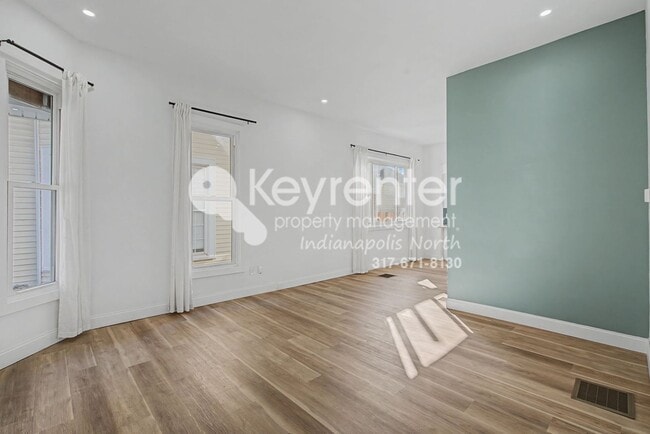 Building Photo - 906 Villa Ave