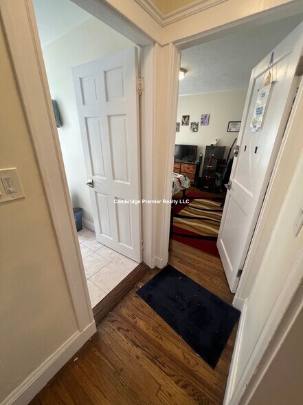 Building Photo - 117 Burget Ave