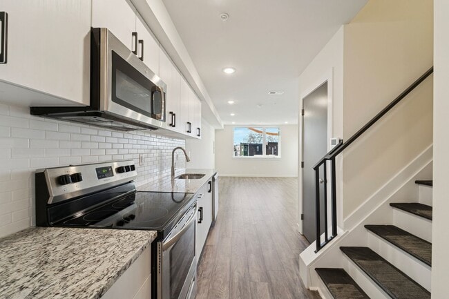 Building Photo - 4276 Parkside Ave