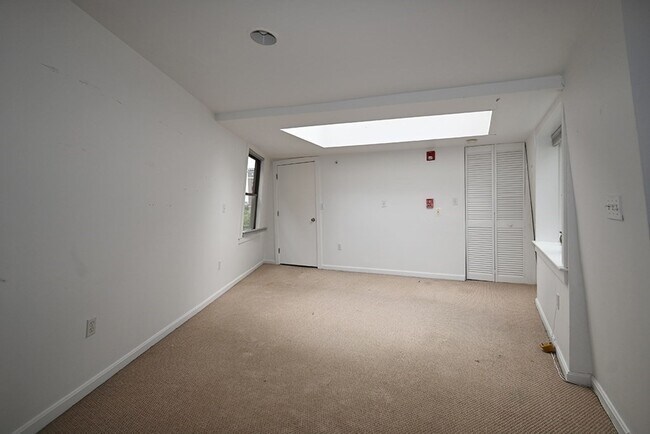 Building Photo - 31 Stanhope St