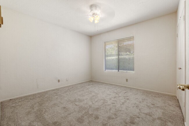 Building Photo - Ocean View Prime Location