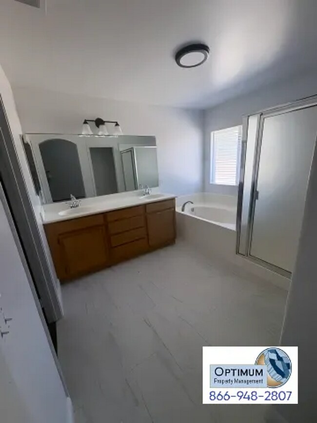 Building Photo - Spacious 4-Bedroom Home with Elegant Finishes & Convenient Location