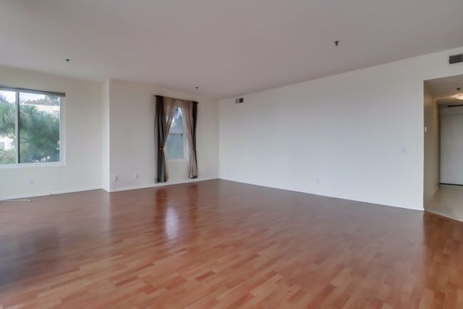 Building Photo - Amazing 2 Bedroom in Bankers Hill