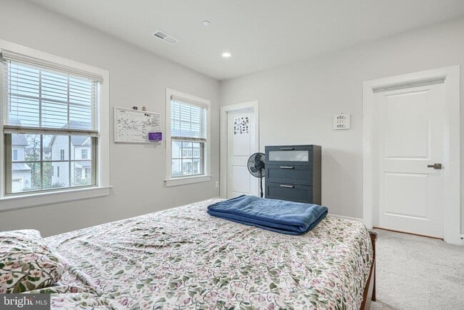 Building Photo - 7123 Starmount Ct