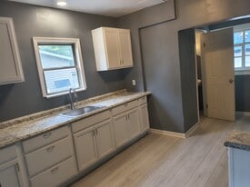 Building Photo - 879 Hammel St