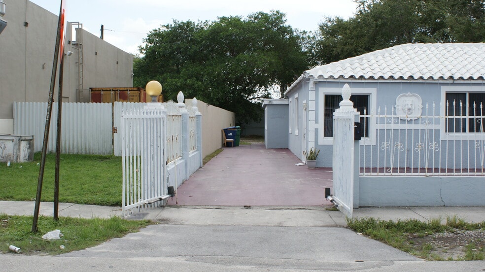 Front entrance (automatic gate) - 2240 NW 90th St
