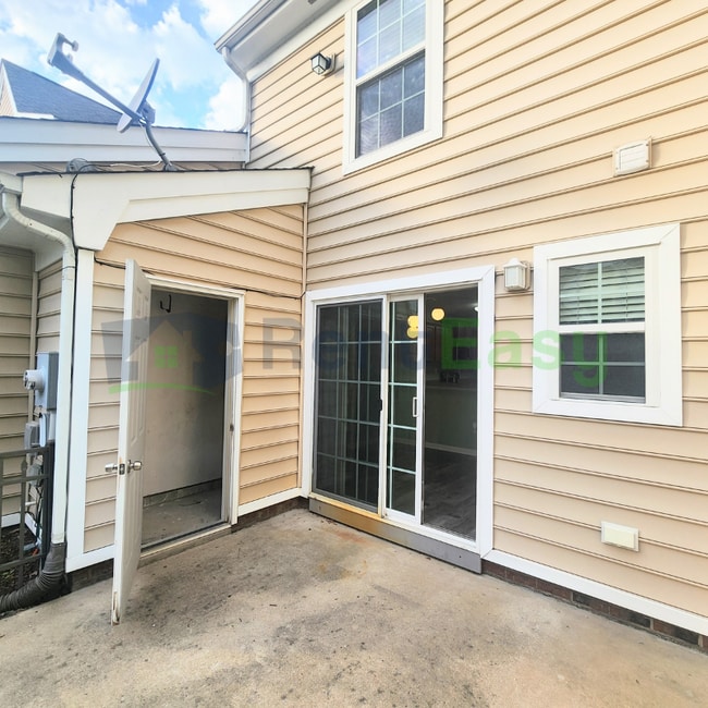 Building Photo - 2250 Humphreys Dr