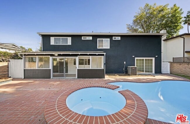 Building Photo - 6257 Lindley Ave