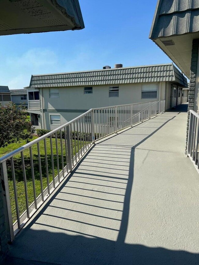 Building Photo - 371 Flanders Dr