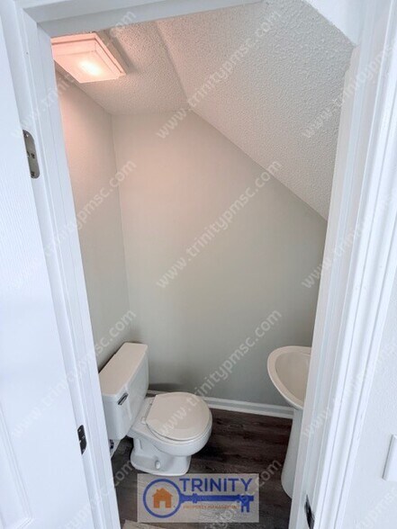 Building Photo - 104 Millwood Ct